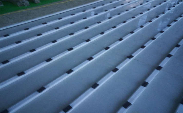 學(xué)校羽毛球館木地板圖片及**