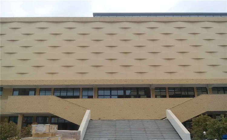 籃球館運(yùn)動(dòng)木地板的更換周期可達(dá)幾十年