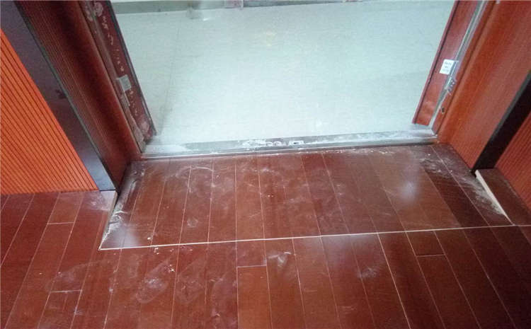 大型風(fēng)雨操場實(shí)木運(yùn)動(dòng)地板哪家專業(yè)