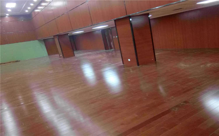 指接板籃球場(chǎng)實(shí)木地板哪個(gè)品牌好?