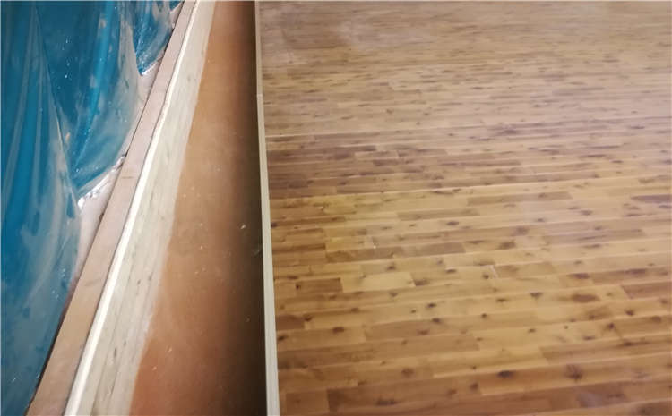 上海硬木企口體育木地板打磨翻新