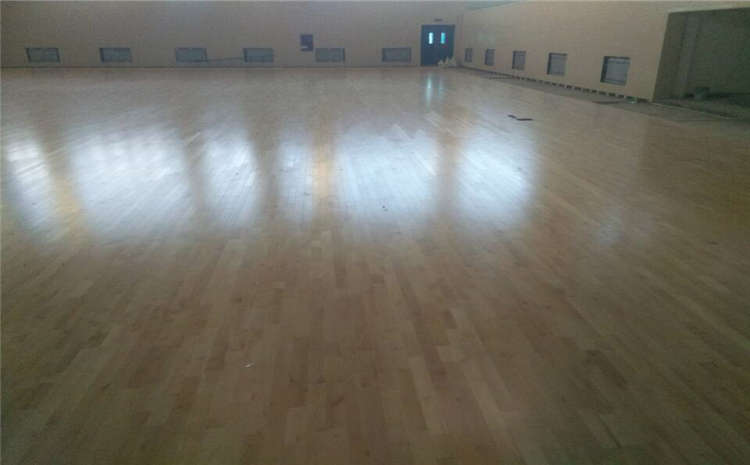 室內(nèi)風(fēng)雨操場實木運(yùn)動地板施工技術(shù)