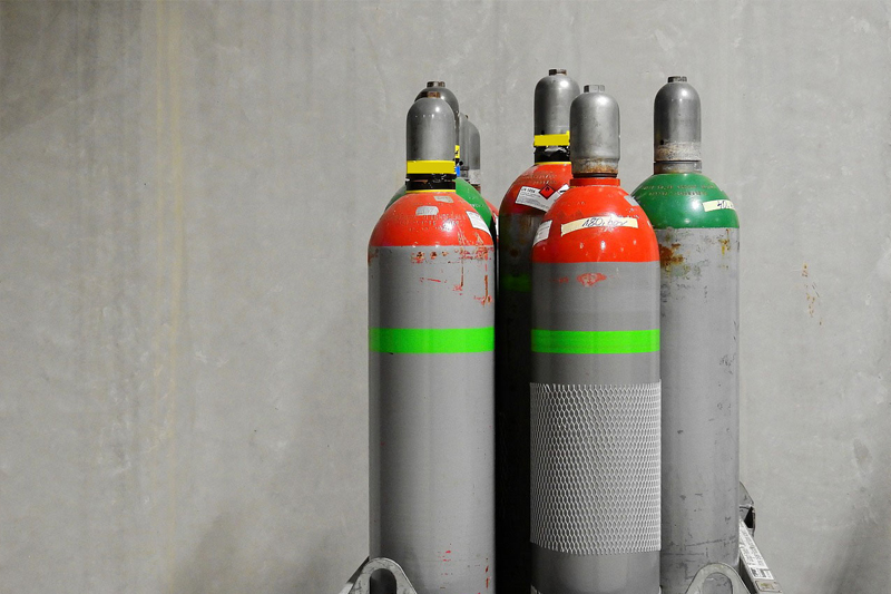 湖南楓樺木體育木地板怎么安裝